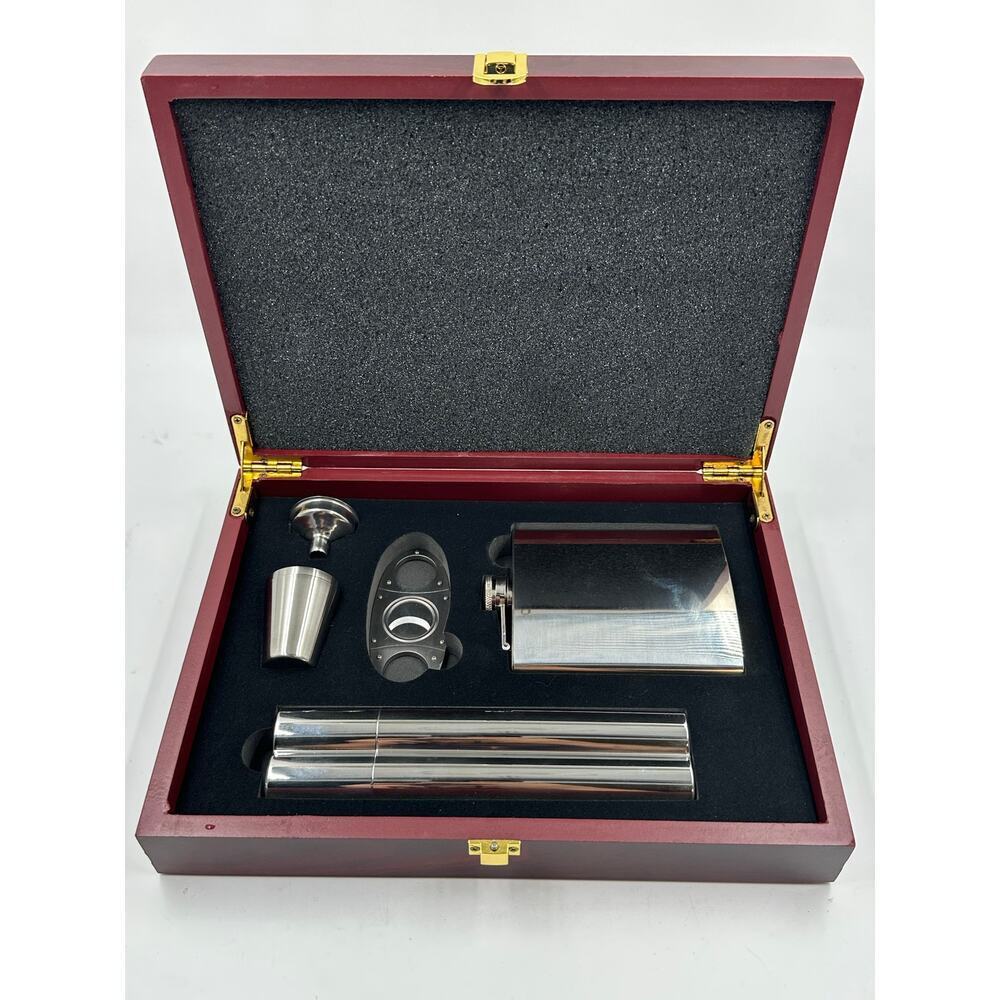 Gorham Flask & Cigar Set, 13.5"x 15" Silver